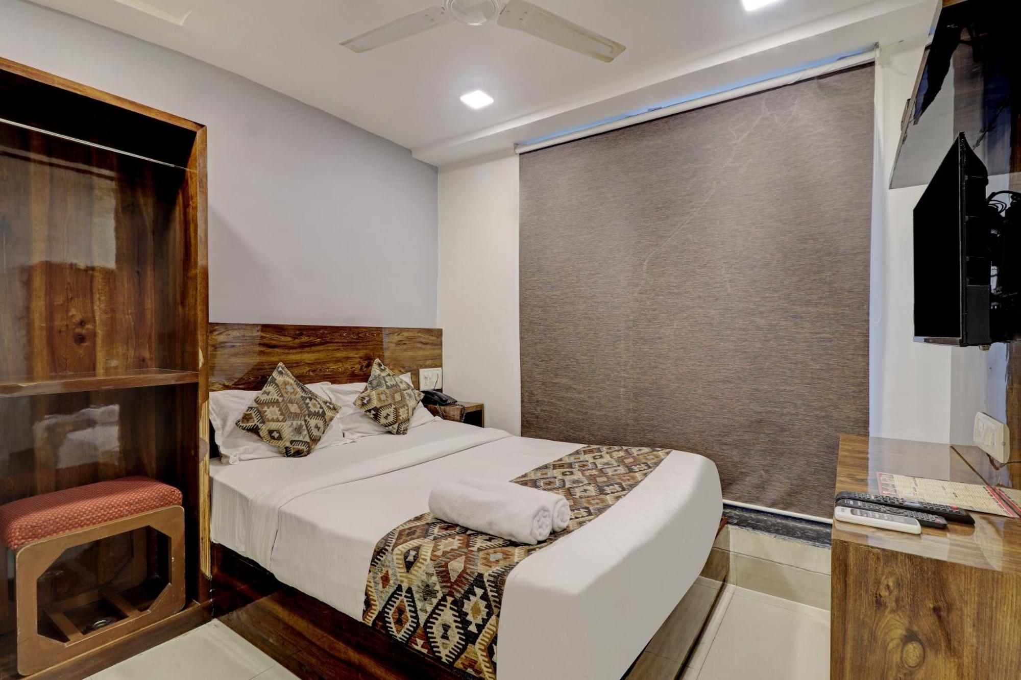 Hotel Merry Gold Мумбай Екстериор снимка