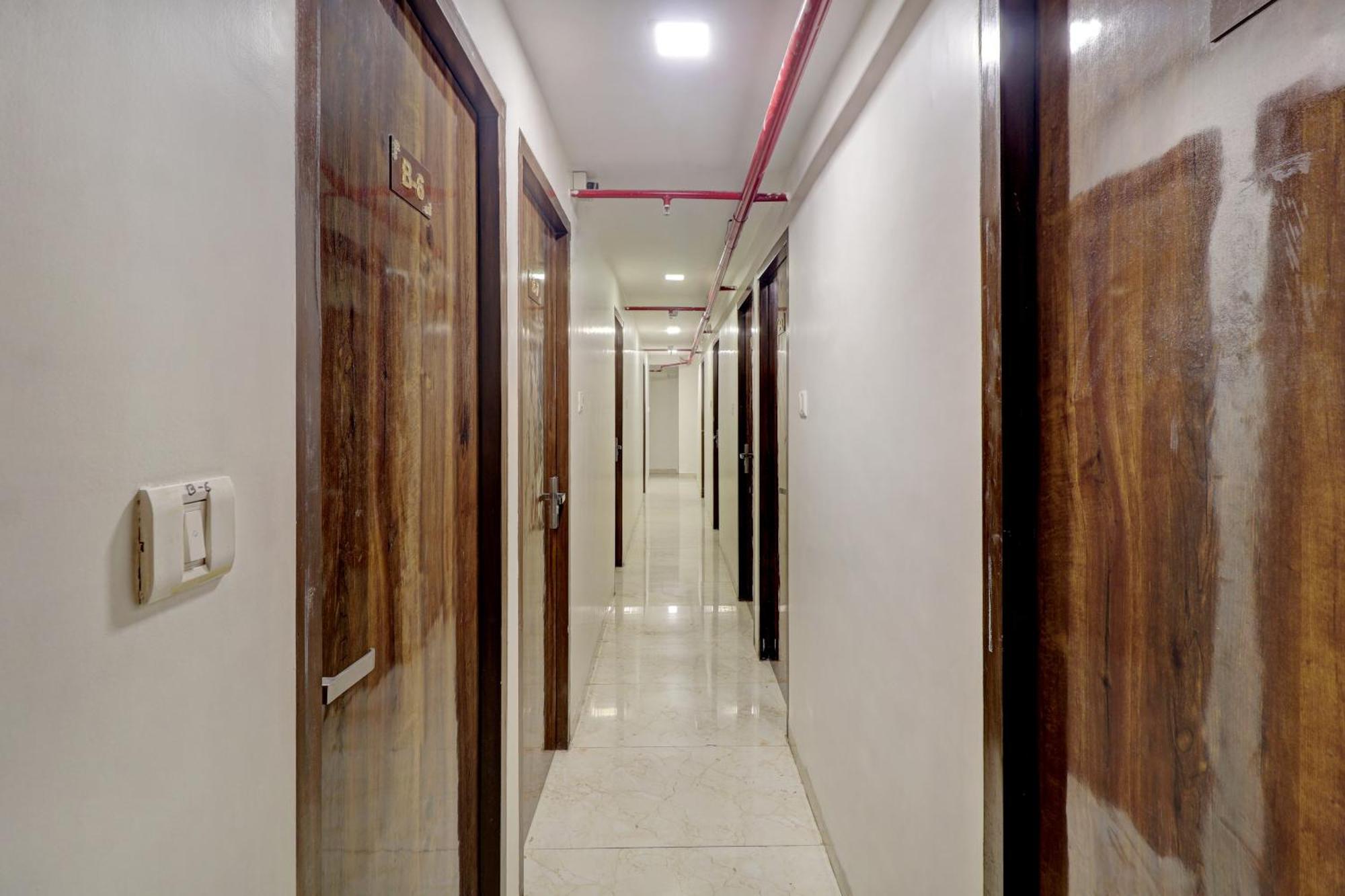 Hotel Merry Gold Мумбай Екстериор снимка