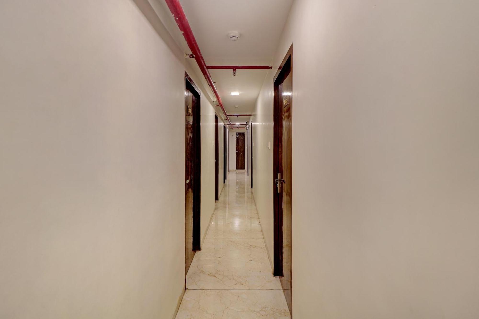 Hotel Merry Gold Мумбай Екстериор снимка